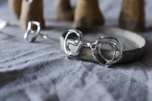 Load image into Gallery viewer, Organic Circle Ring - Size Q