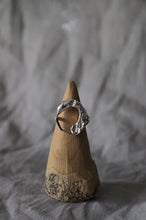 Load image into Gallery viewer, Organic Circle Ring - Size P