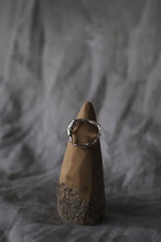 Load image into Gallery viewer, Organic Circle Ring - Size Q