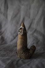 Load image into Gallery viewer, Organic Circle Ring - Size R1/2