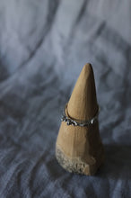 Load image into Gallery viewer, Circle Flow Ring - Size U