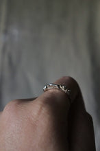 Load image into Gallery viewer, Circle Flow Ring - Size U