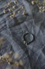 Load image into Gallery viewer, Circle Flow Ring - Size R