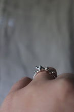 Load image into Gallery viewer, Circle Flow Ring - Size R