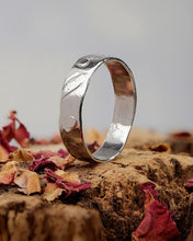 Load image into Gallery viewer, Dappled Ring
