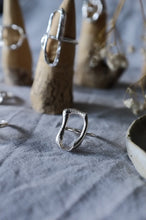 Load image into Gallery viewer, Organic Circle Ring - Size J
