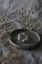 Load image into Gallery viewer, Organic Circle Ring - Size U1/2
