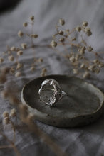 Load image into Gallery viewer, Organic Circle Ring - Size P
