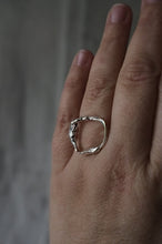 Load image into Gallery viewer, Organic Circle Ring - Size Q
