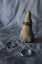 Load image into Gallery viewer, Circle Flow Ring - Size N
