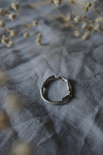 Load image into Gallery viewer, Circle Flow Ring - Size N
