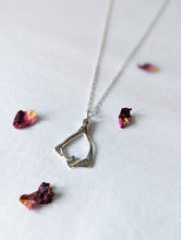 Load image into Gallery viewer, Flow Necklace - 25&quot; Chain
